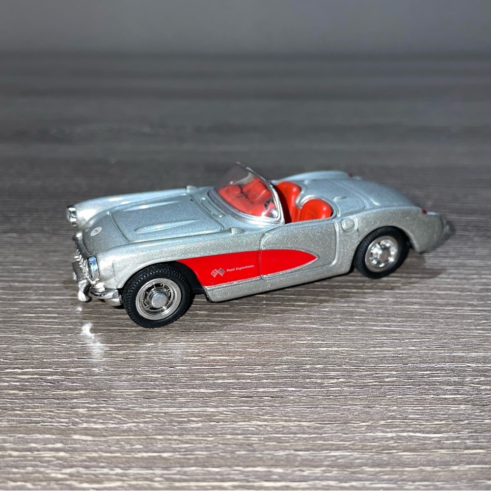 NEW RAY 1967 Chevy Corvette Silver Red Convertible Diecast Model Car 1/43 Scale